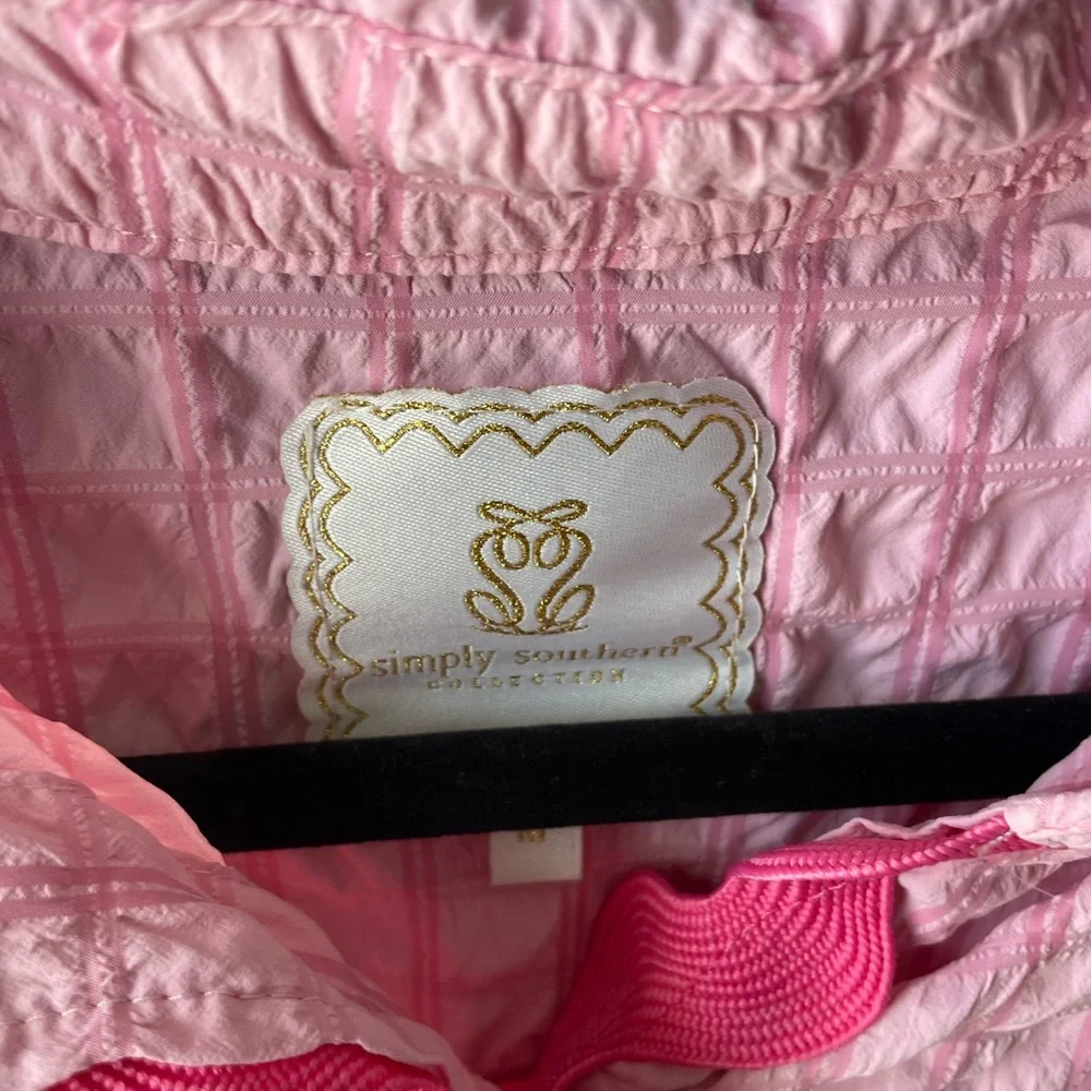 Simply Southern Pink Seersucker Scalloped Trim Shirt and Shorts Set Medium - Picture 4 of 9